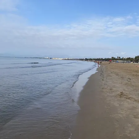 Con Piscina En 1ª Linea De Playa En *